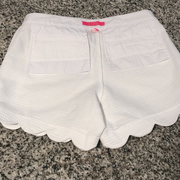 Lily Pulitzer 5" Buttercup Scallop Hem Short Size 2 EUC - Picture 1 of 9